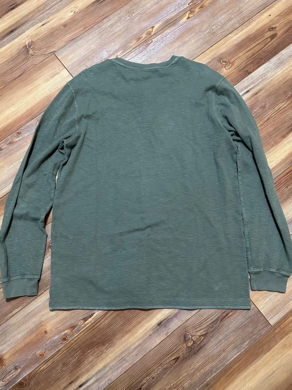 GAP Men's Dark Olive Green Long Sleeve Henley - Picture 2 of 2